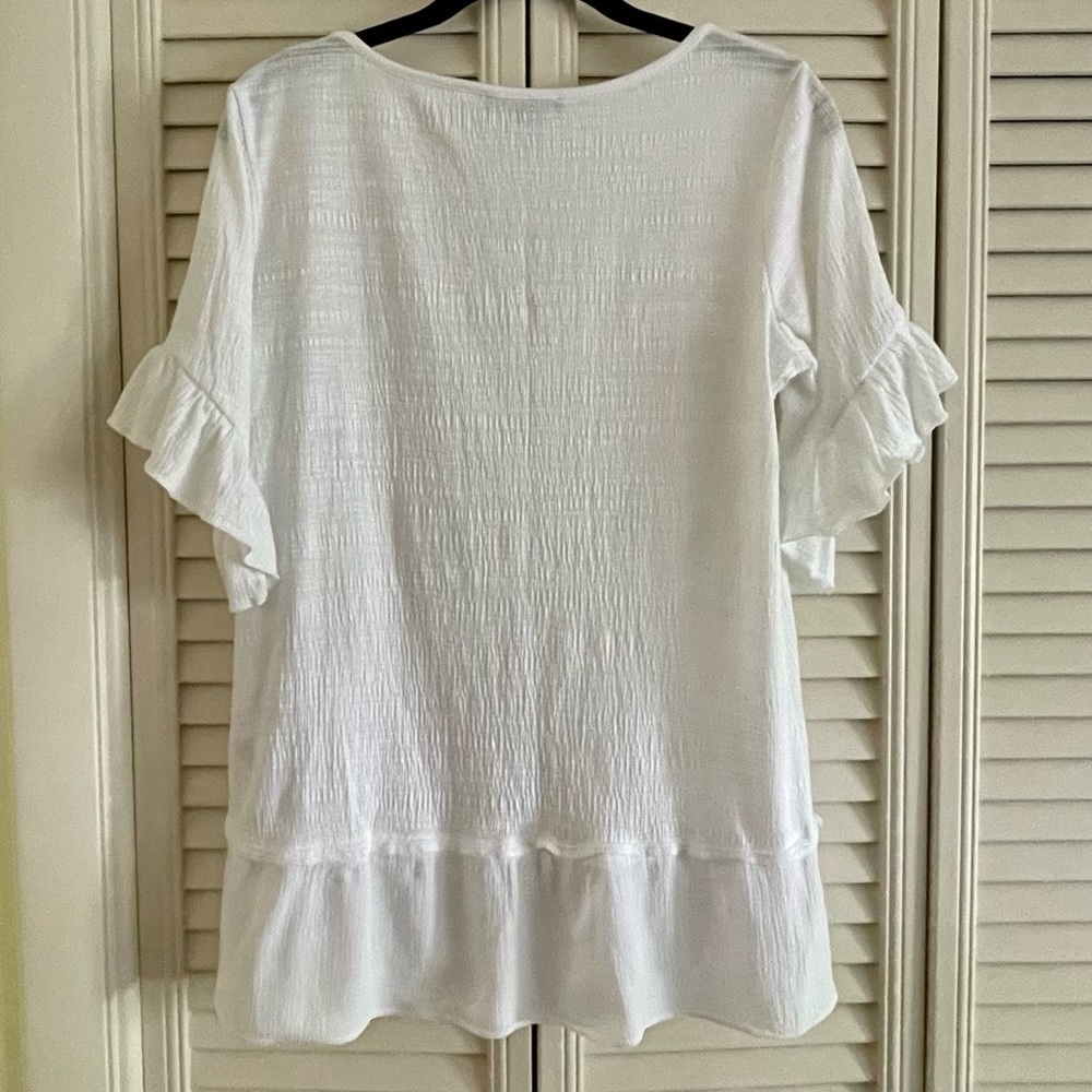 CABLE & GUAGE, WHITE TOP WITH RUFFLE SLEEVES, SIZE S/P. - Picture 2 of 3